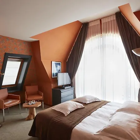Binnenhof 4*